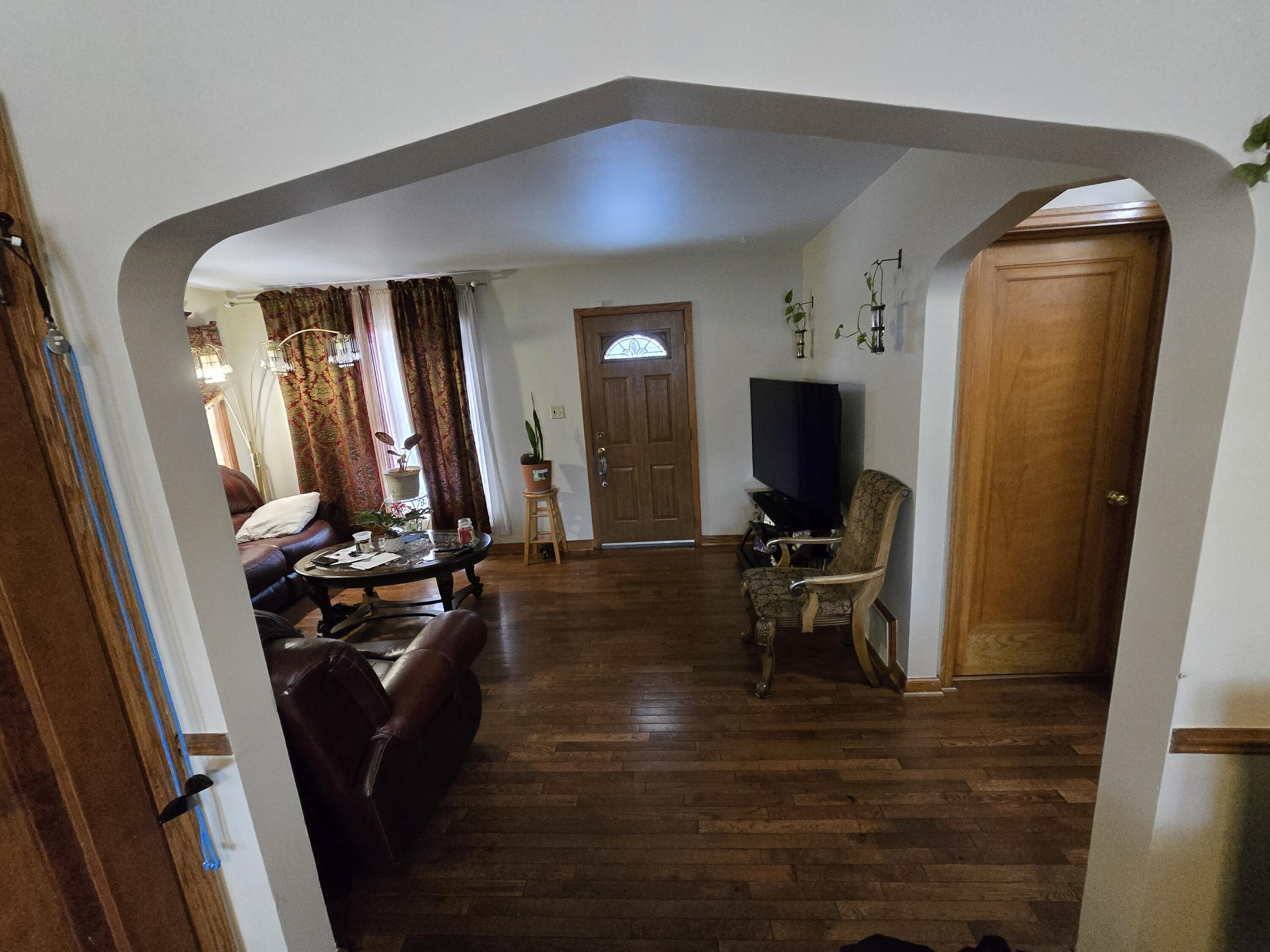 1970 South 33rd Street Milwaukee, WI 53215 - Photo 8 of 20 Living Room