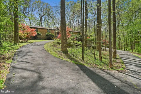 $1,829,000 | 951 Captain Hickory Drive, Great Falls, VA 22066