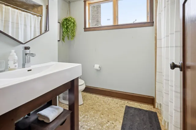 $4,195 | 241 Russell Avenue South, Minneapolis, MN 55405