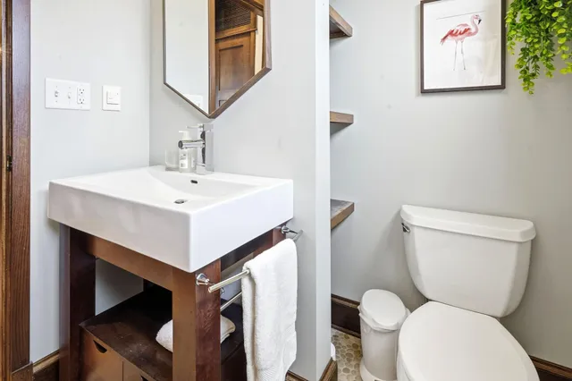 $4,195 | 241 Russell Avenue South, Minneapolis, MN 55405