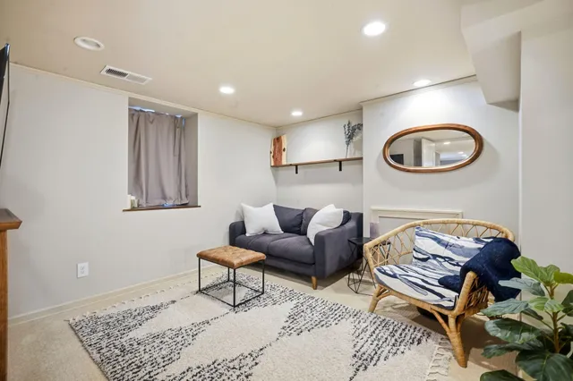 $4,195 | 241 Russell Avenue South, Minneapolis, MN 55405