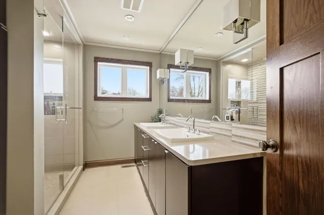 $4,195 | 241 Russell Avenue South, Minneapolis, MN 55405