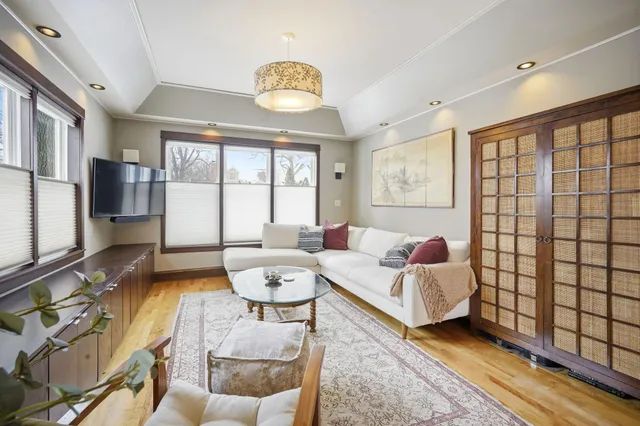 $4,195 | 241 Russell Avenue South, Minneapolis, MN 55405