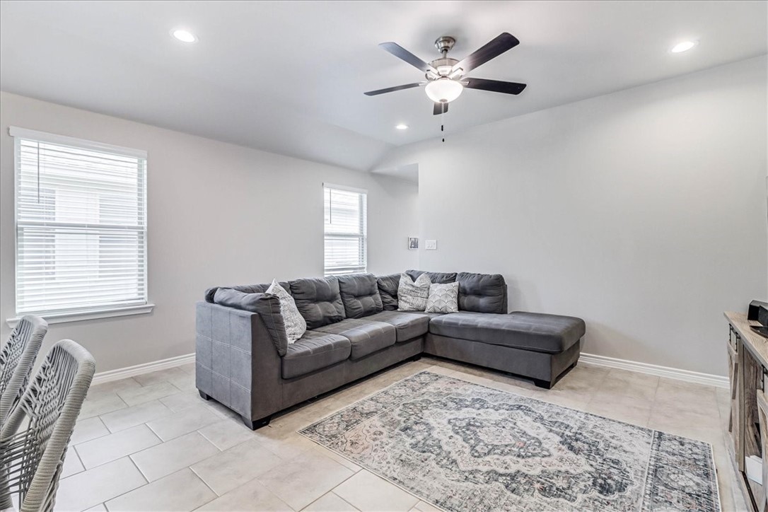 7630 Shadow Rider Lane Corpus Christi, TX 78414 - Photo 11 of 39 a living room with furniture and a window