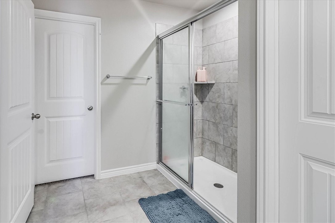 7630 Shadow Rider Lane Corpus Christi, TX 78414 - Photo 25 of 39 a bathroom with a glass shower door