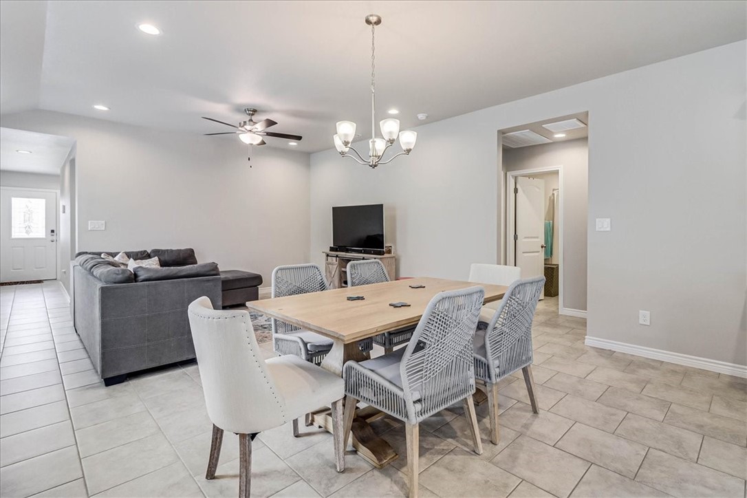 7630 Shadow Rider Lane Corpus Christi, TX 78414 - Photo 4 of 39 a view of a dining room with furniture