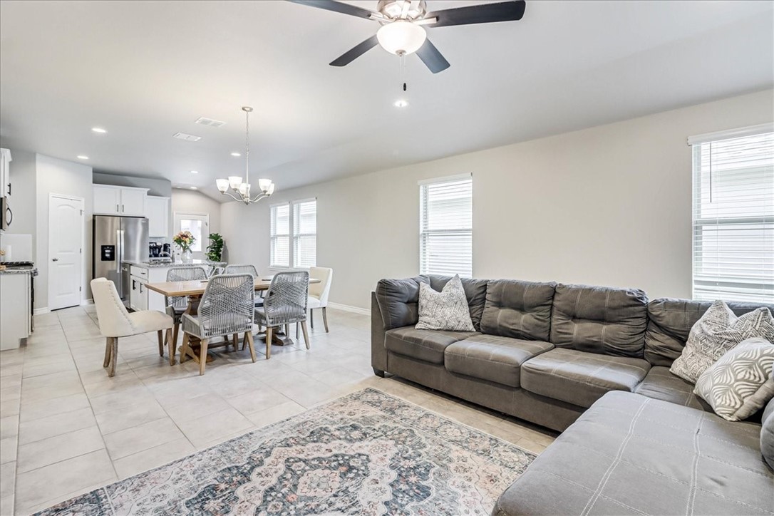 7630 Shadow Rider Lane Corpus Christi, TX 78414 - Photo 10 of 39 a living room with furniture and a large window