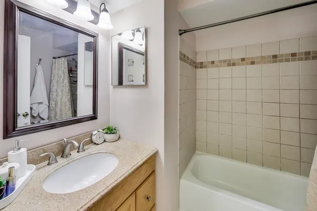 $260,000 | 355 Wilmington Drive, Unit C1, Bartlett, IL 60103