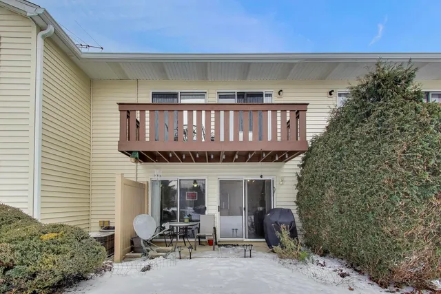 $260,000 | 355 Wilmington Drive, Unit C1, Bartlett, IL 60103