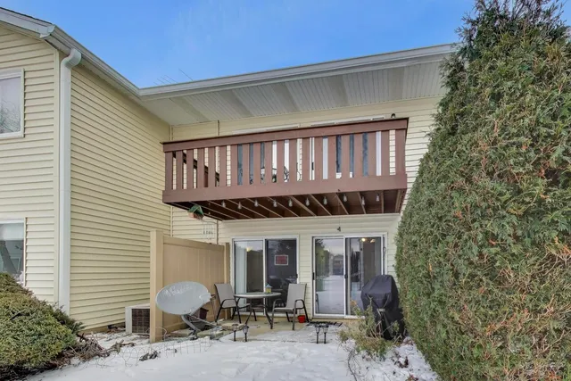 $260,000 | 355 Wilmington Drive, Unit C1, Bartlett, IL 60103