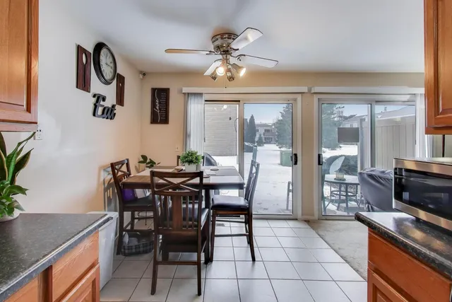 $260,000 | 355 Wilmington Drive, Unit C1, Bartlett, IL 60103