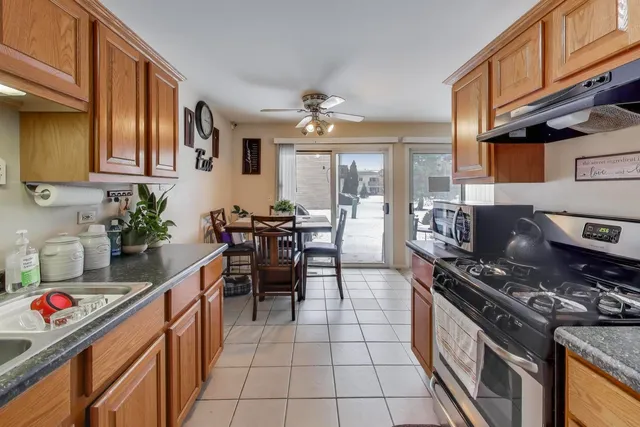 $260,000 | 355 Wilmington Drive, Unit C1, Bartlett, IL 60103