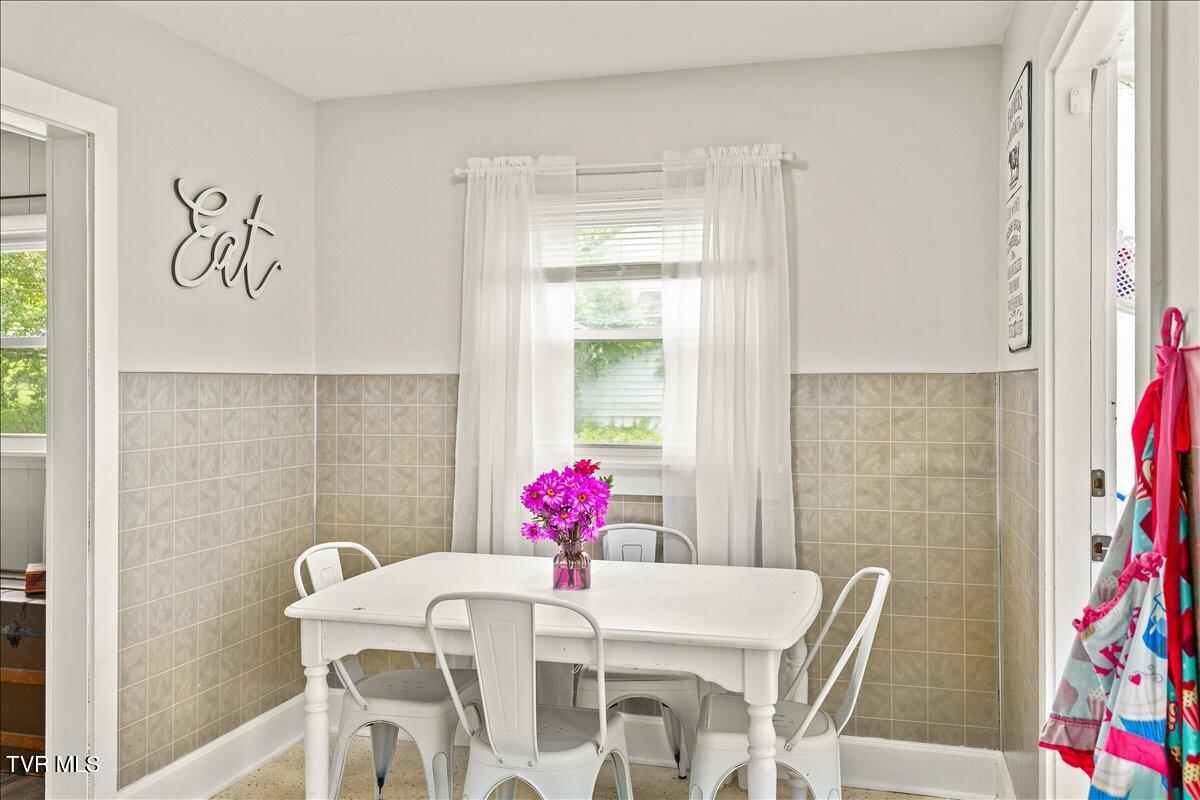 117 Ridge Street Surgoinsville, TN 37873 - Photo 15 of 47 16-128A4262