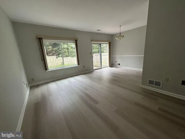 $2,675 | 156 Nathan Drive, Unit 156, North Brunswick, NJ 08902