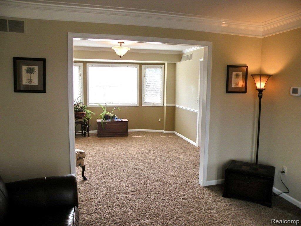 725 Snowmass Drive Rochester, MI 48309 - Photo 4 of 23 Living Room