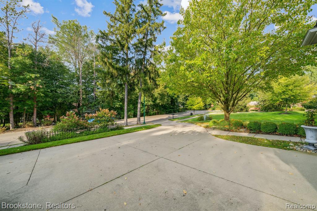 576 Bloomer Ridge Drive Rochester, MI 48307 - Photo 45 of 48