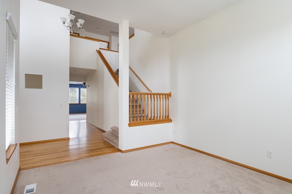 6113 Northeast 4th Place Renton, WA 98059 - Photo 8 of 31