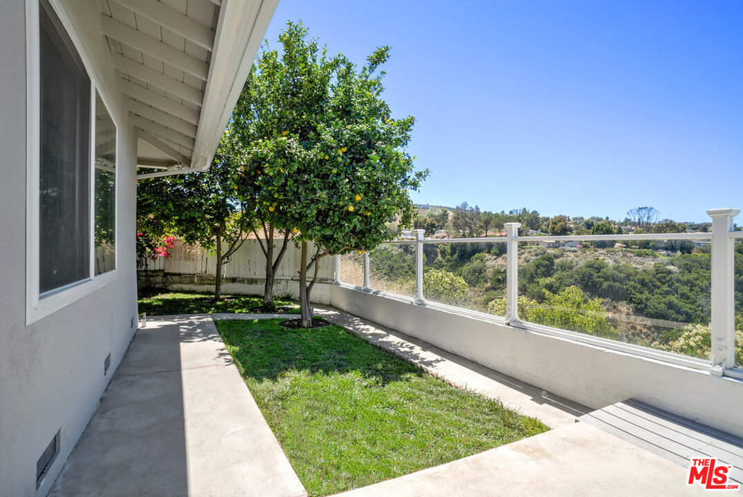 27515 Rainbow Ridge Road Palos Verdes Peninsula, CA 90274 - Photo 39 of 50 Gallery Image 39