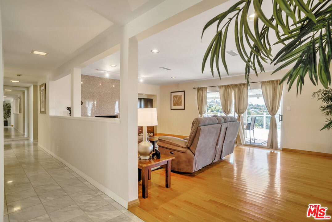 27515 Rainbow Ridge Road Palos Verdes Peninsula, CA 90274 - Photo 8 of 50 Gallery Image 8