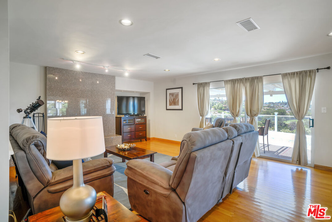 27515 Rainbow Ridge Road Palos Verdes Peninsula, CA 90274 - Photo 9 of 50 Gallery Image 9