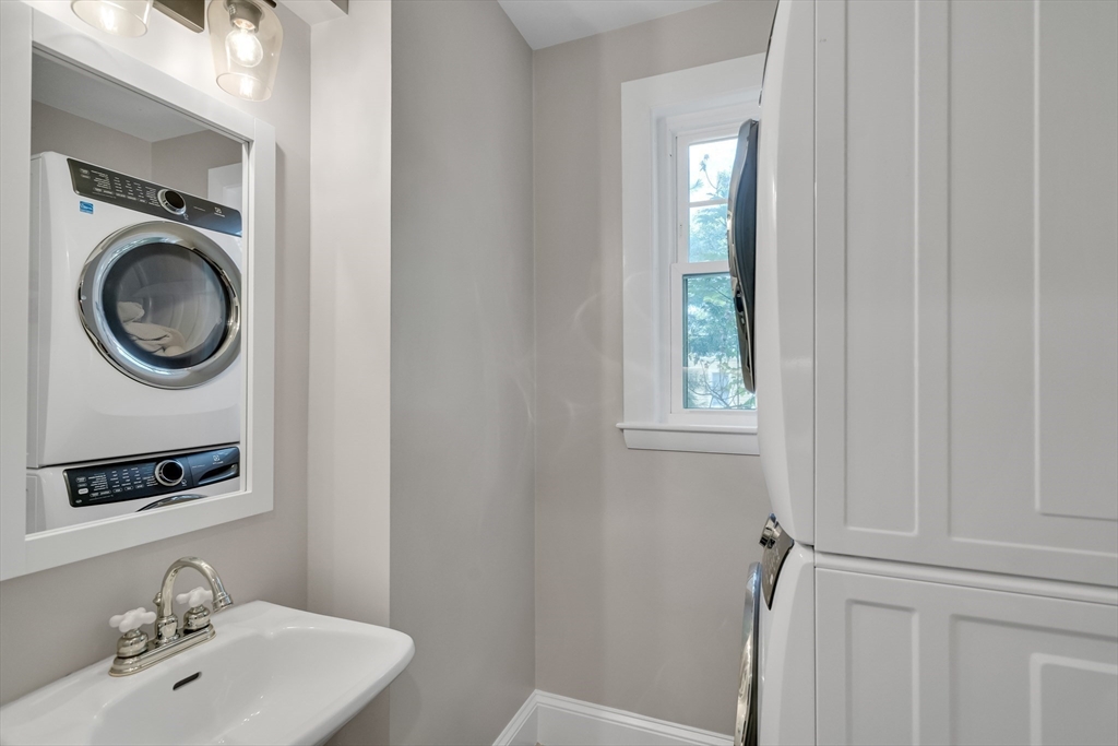 30 Perkins Street, Unit 1 Newton, MA 02465 - Photo 20 of 34 a bathroom with a sink and a mirror