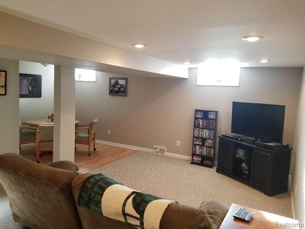 5242 Meadowlawn Road Fowlerville, MI 48836 - Photo 31 of 44 20171120_103431_resized.jpg
