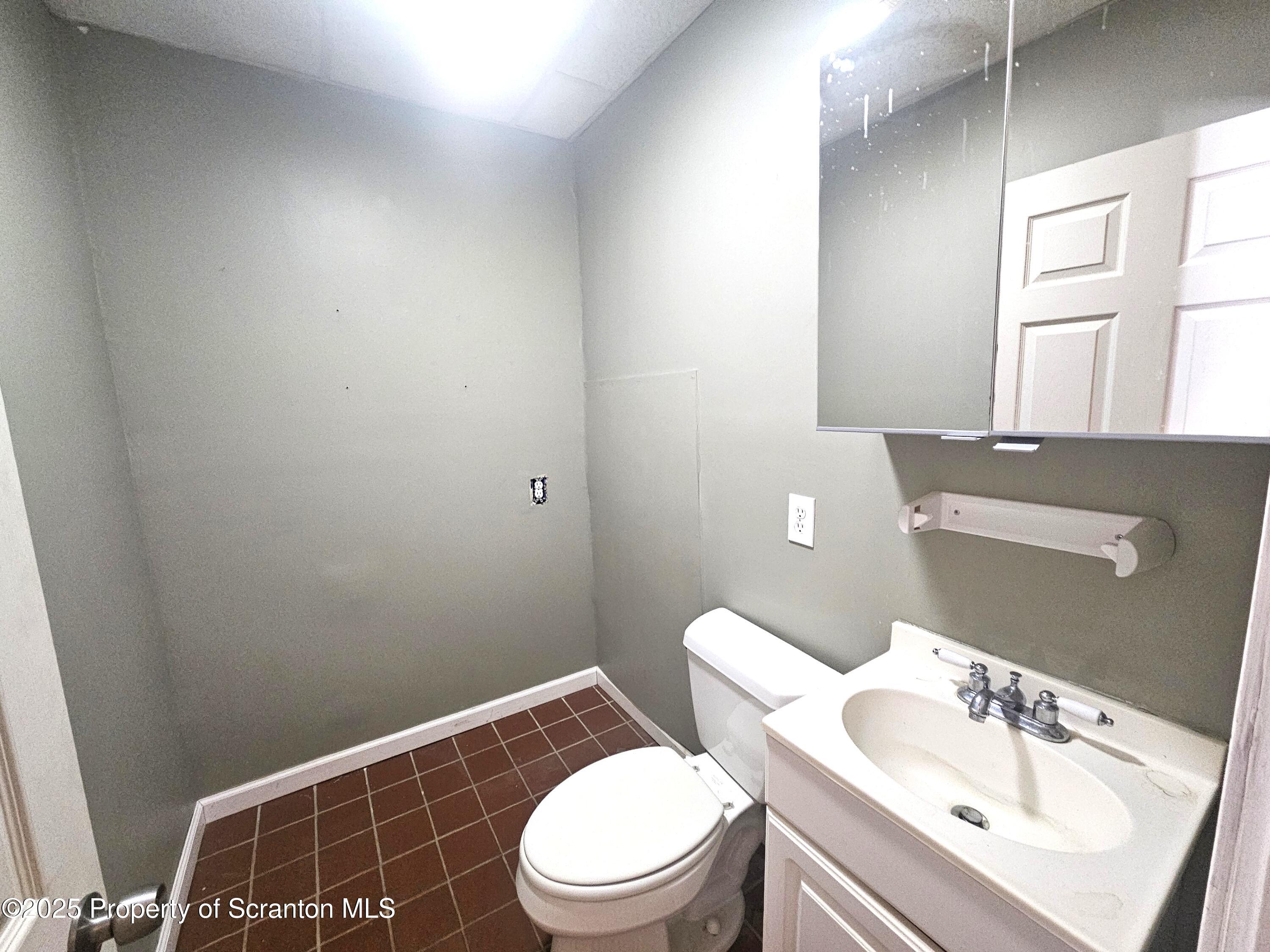 109-111 Griffin Pond Road Clarks Summit, PA 18411 - Photo 15 of 50 Bath Half