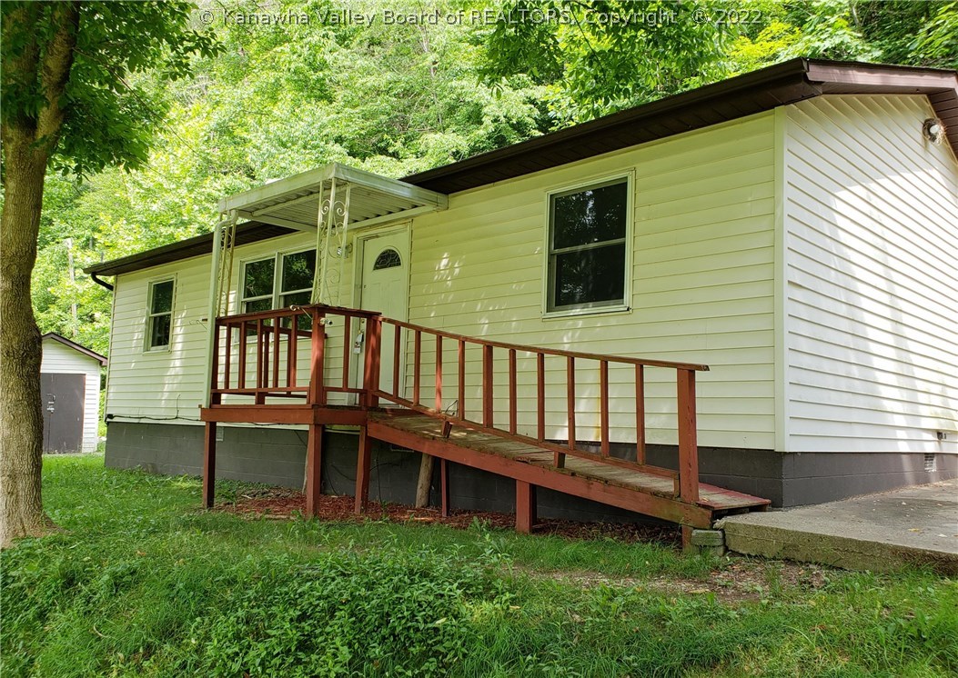 1915 Grapevine Road Charleston, WV 25320 - Photo 2 of 11 Gallery Image 2