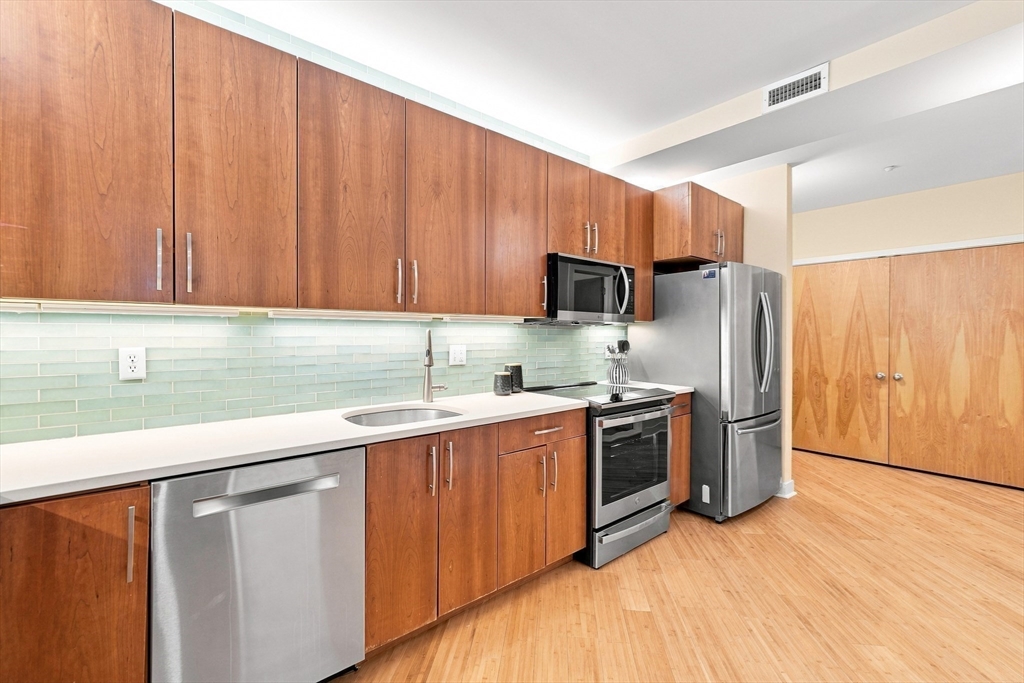 24 Bay State Road, Unit 4 Cambridge, MA 02138 - Photo 4 of 36 Gallery Image 4