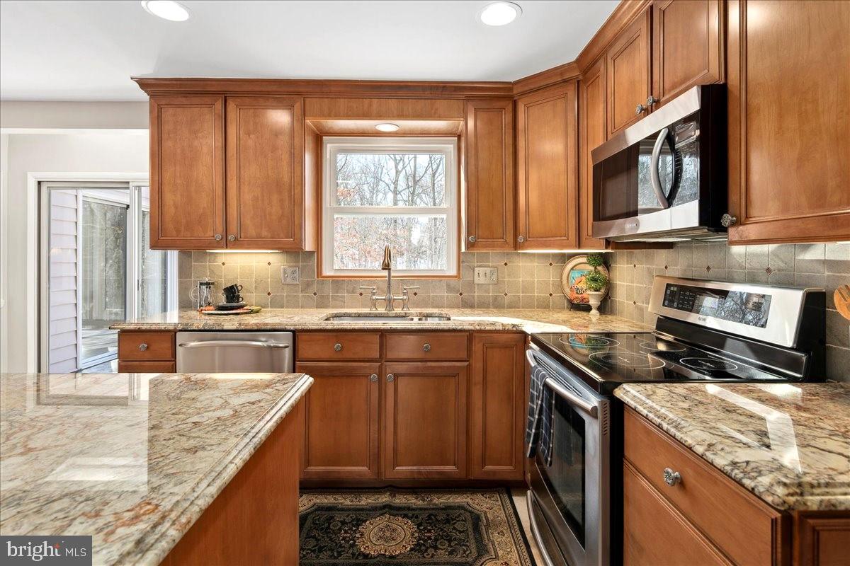 8218 Rushing Creek Drive Springfield, VA 22153 - Photo 26 of 94 Gallery Image 26