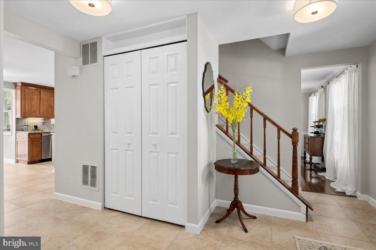 8218 Rushing Creek Drive Springfield, VA 22153 - Photo 8 of 94 Gallery Image 8