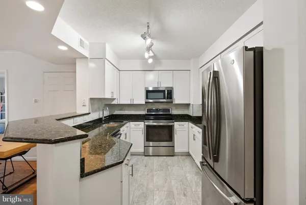 $399,900 | 3101 North Hampton Drive, Unit 1014, Alexandria, VA 22302