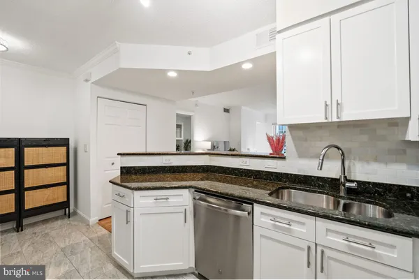 $399,900 | 3101 North Hampton Drive, Unit 1014, Alexandria, VA 22302