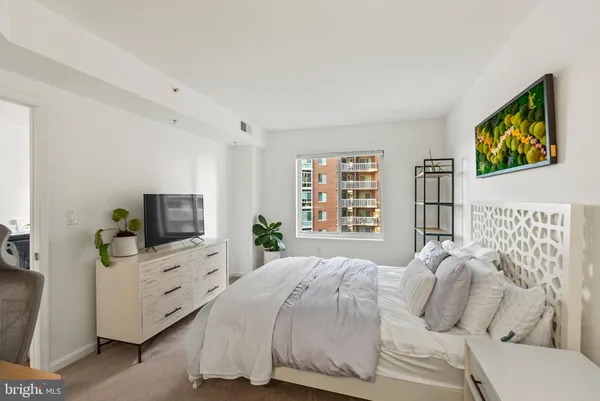 $399,900 | 3101 North Hampton Drive, Unit 1014, Alexandria, VA 22302