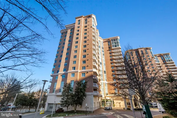 $399,900 | 3101 North Hampton Drive, Unit 1014, Alexandria, VA 22302