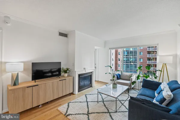 $399,900 | 3101 North Hampton Drive, Unit 1014, Alexandria, VA 22302