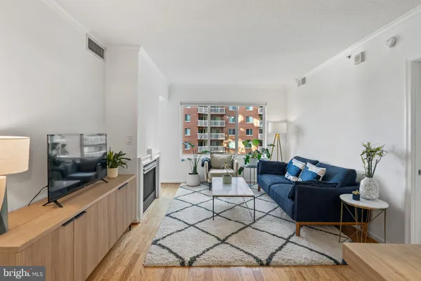 $399,900 | 3101 North Hampton Drive, Unit 1014, Alexandria, VA 22302