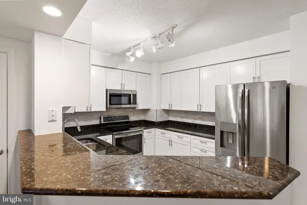 $399,900 | 3101 North Hampton Drive, Unit 1014, Alexandria, VA 22302