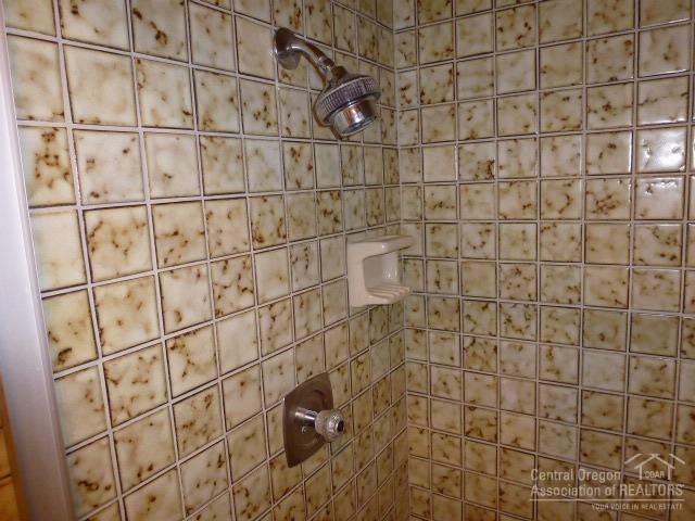 20220 Rae Road Bend, OR 97702 - Photo 17 of 22 Identical on opposite wall