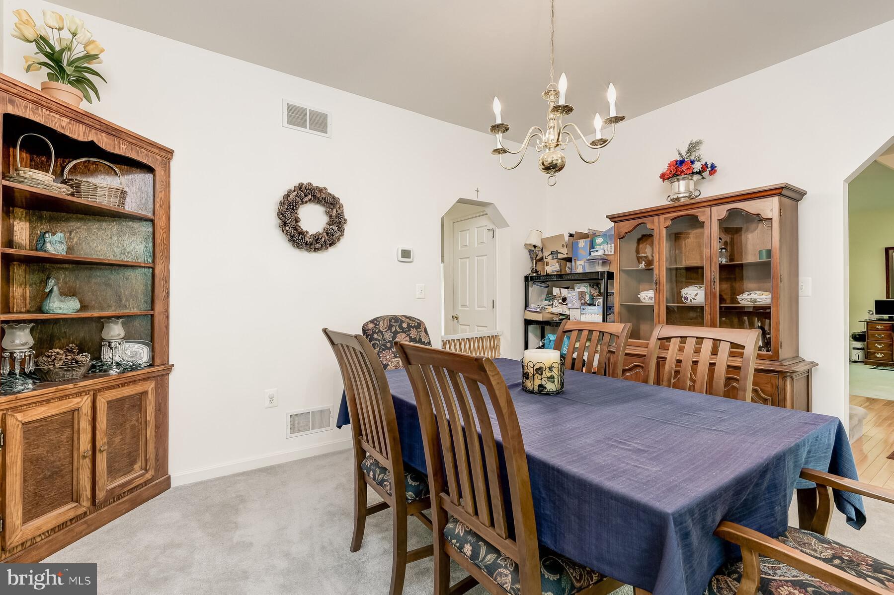 Large space with pass through to kitchen