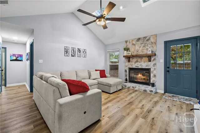 $2,400 | 31 Austin Drive, Savannah, GA 31419