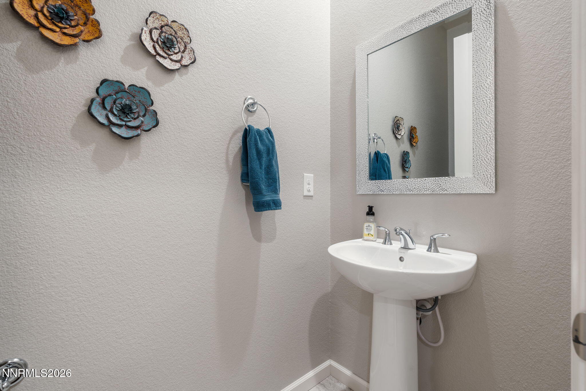 2370 Buttermere Drive Reno, NV 89521 - Photo 33 of 37 a bathroom with a sink and a mirror