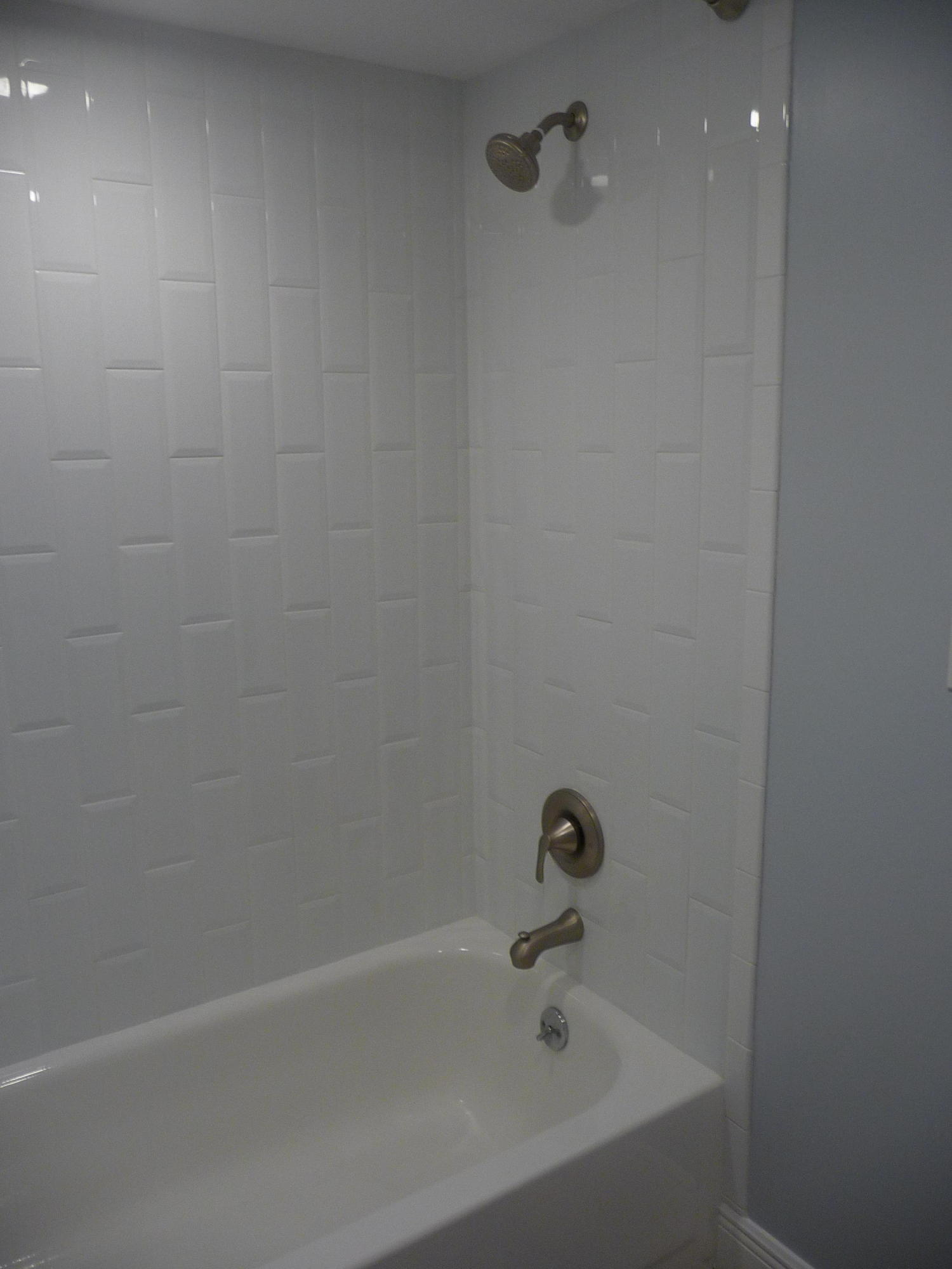 100 Ocean Trail Way, Unit 801 Jupiter, FL 33477 - Photo 38 of 45 SECOND BATHROOM TUB/SHOWER