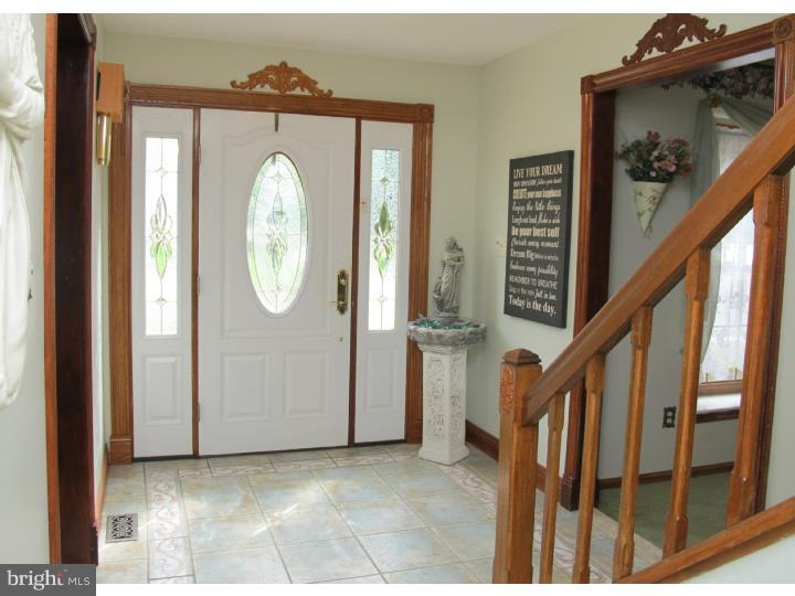 629 Chapel Road Cinnaminson, NJ 08077 - Photo 3 of 20 Foyer
