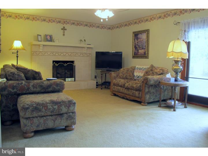 629 Chapel Road Cinnaminson, NJ 08077 - Photo 8 of 20 Family Room