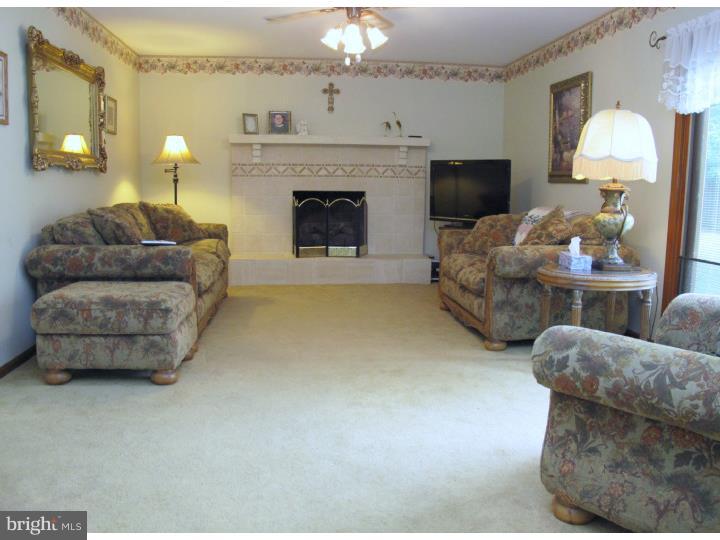 629 Chapel Road Cinnaminson, NJ 08077 - Photo 9 of 20 Family Room