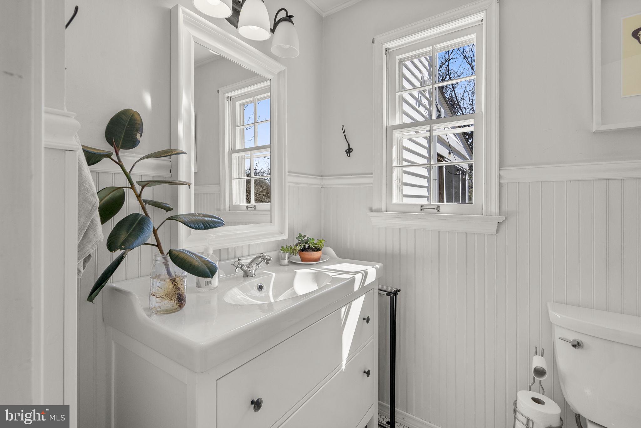 212 Dearborn Avenue Silver Spring, MD 20901 - Photo 19 of 42 Main Level Full Renovated Bath with tub/shower