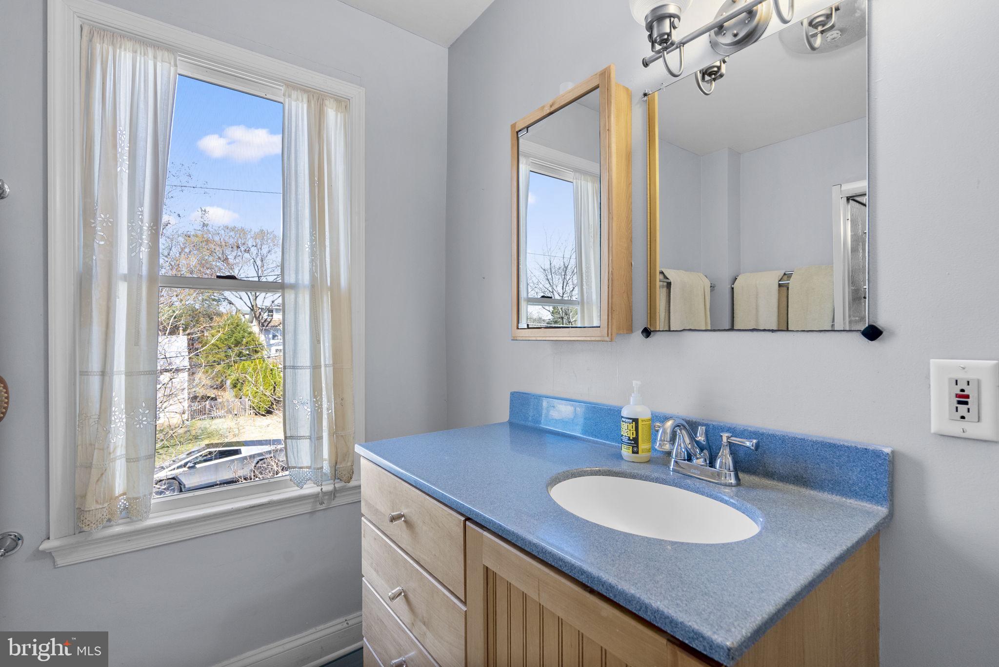 212 Dearborn Avenue Silver Spring, MD 20901 - Photo 26 of 42 Upper Level Full Bath with Tub/Shower & new floors