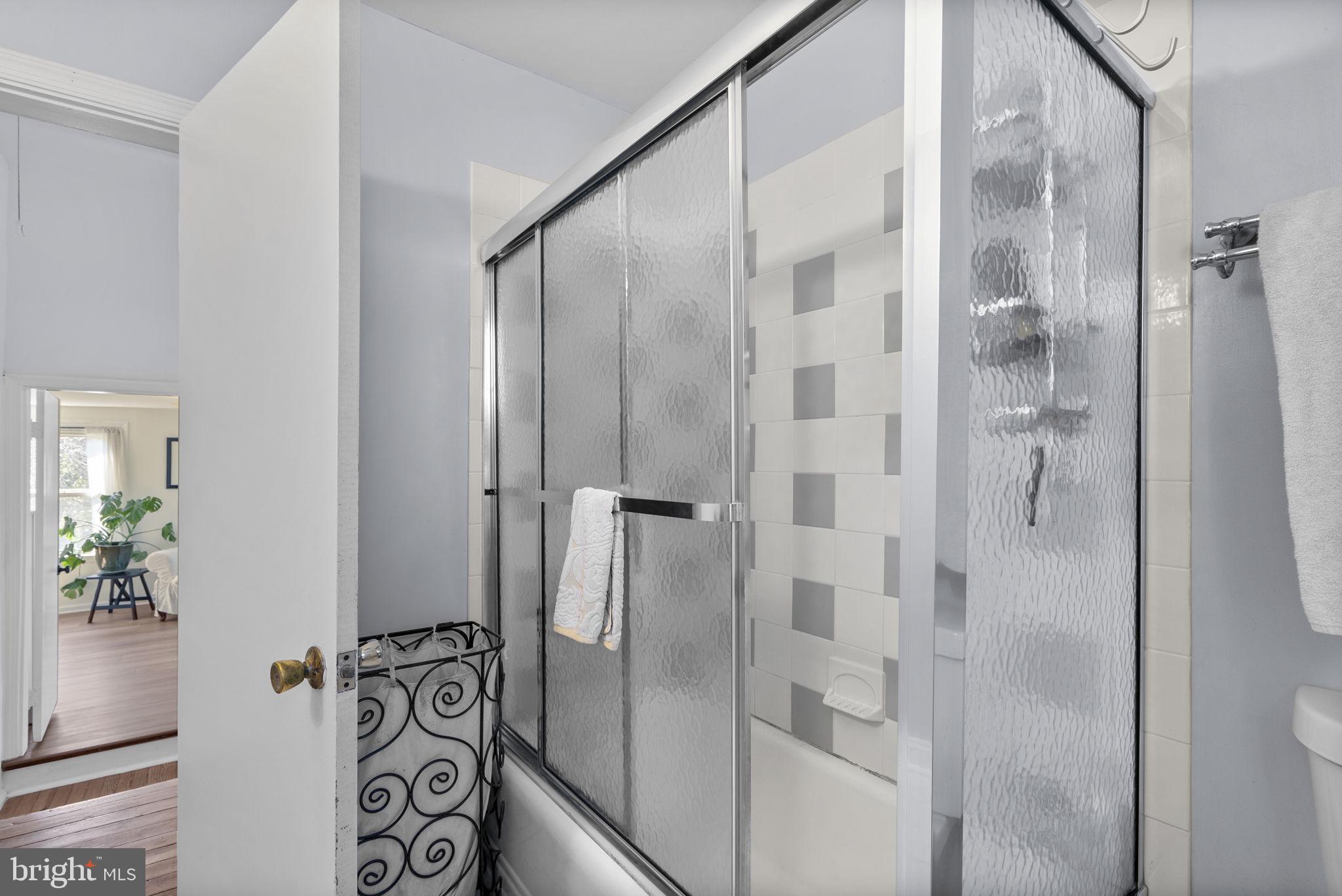 212 Dearborn Avenue Silver Spring, MD 20901 - Photo 27 of 42 Upper Level Full Bath