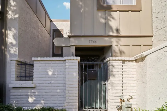 a view of entryway with a front door